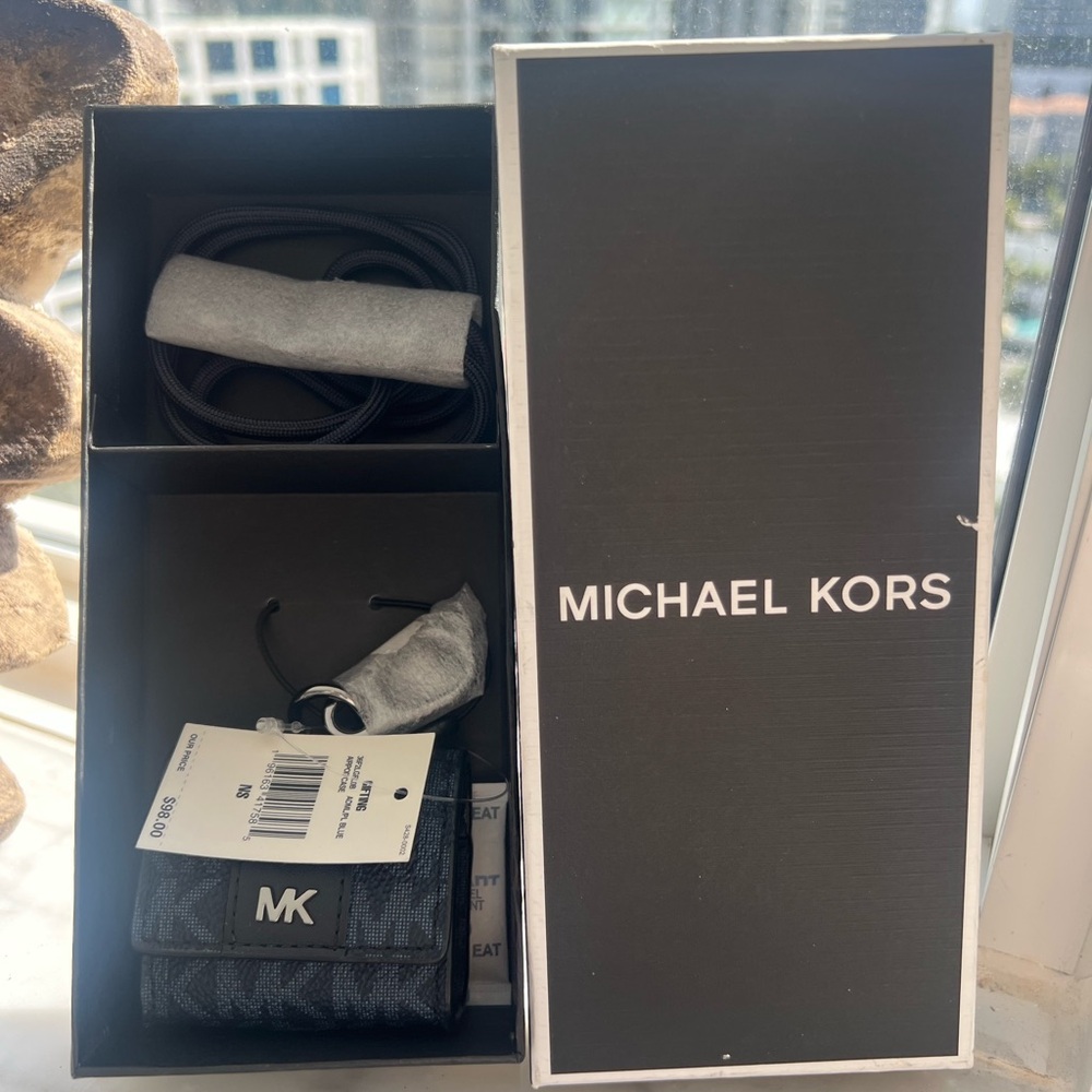 New Michael Kors ADML/PL AirPod Case